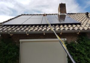 zonnepanelen reinigen schoonmaken